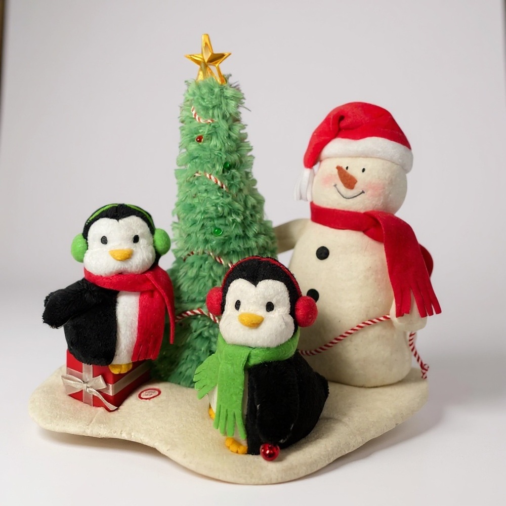 Hallmark Rockin Around The Christmas Tree Animated Plush 2006